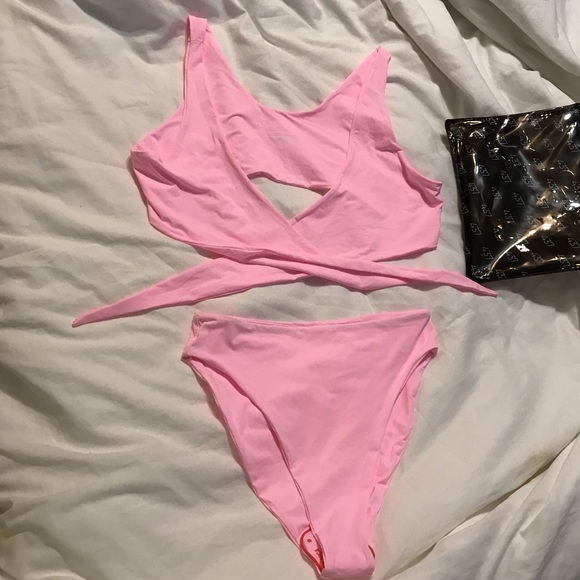 437 Swimsuit. Kenzie Top XL, Aubrey Bottom L. - Picture 2 of 4